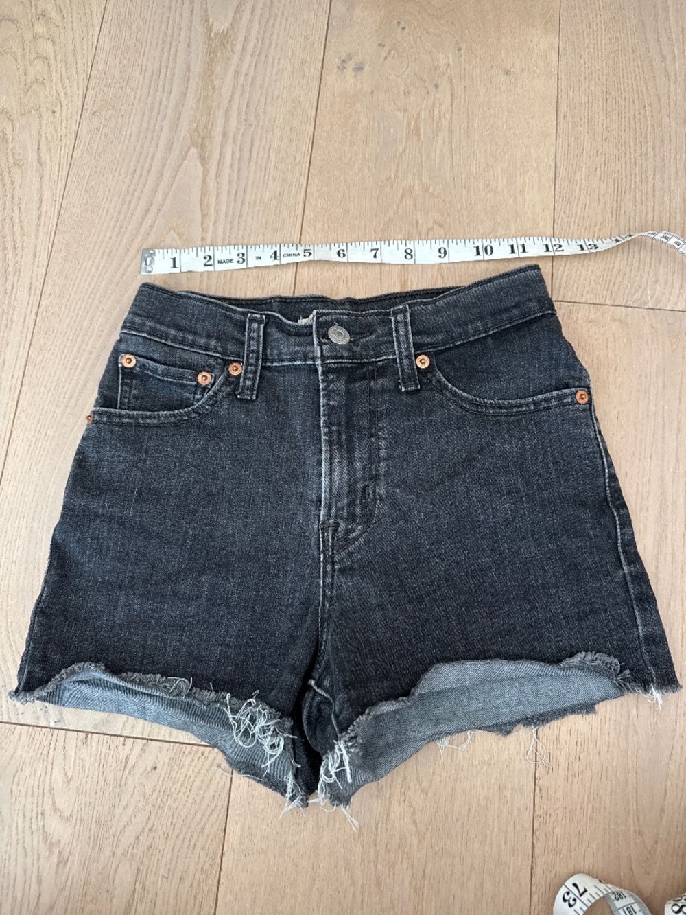 Levis size 25 high rise shorts